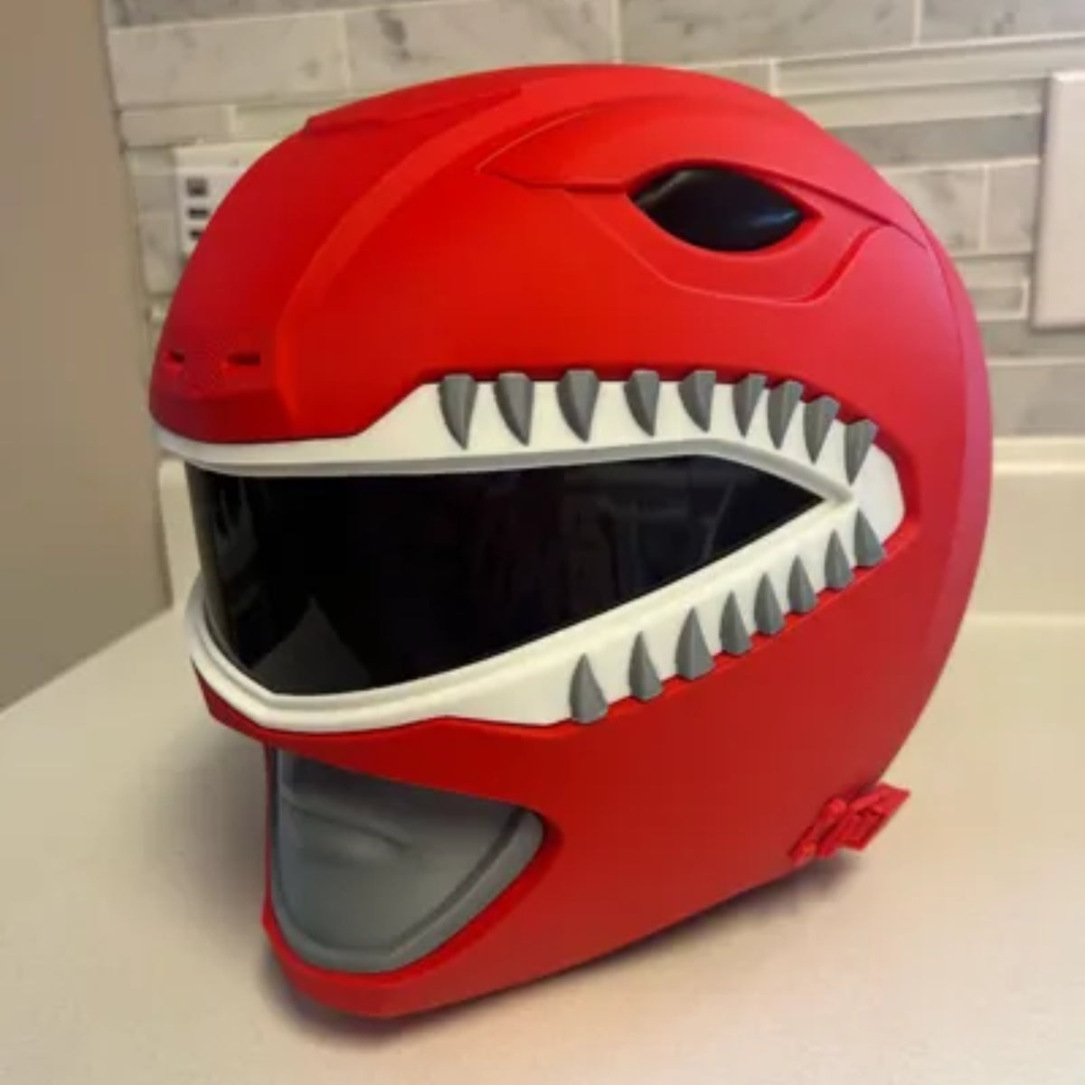 Casque de cosplay inspiré du Red Ranger