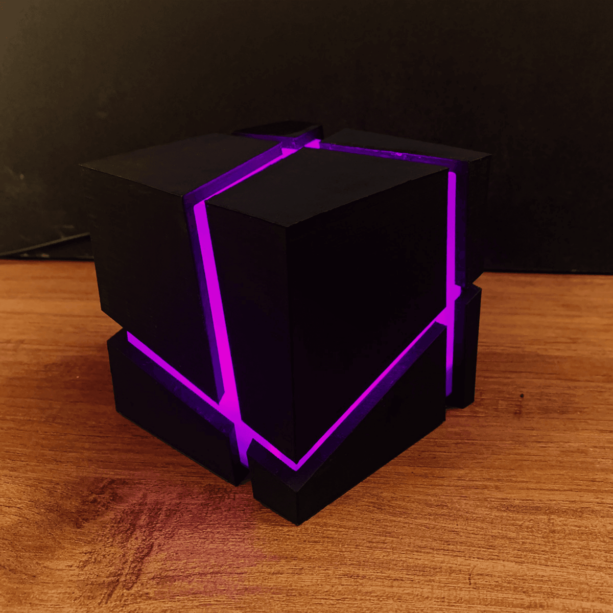 Lampe RVB fissurée