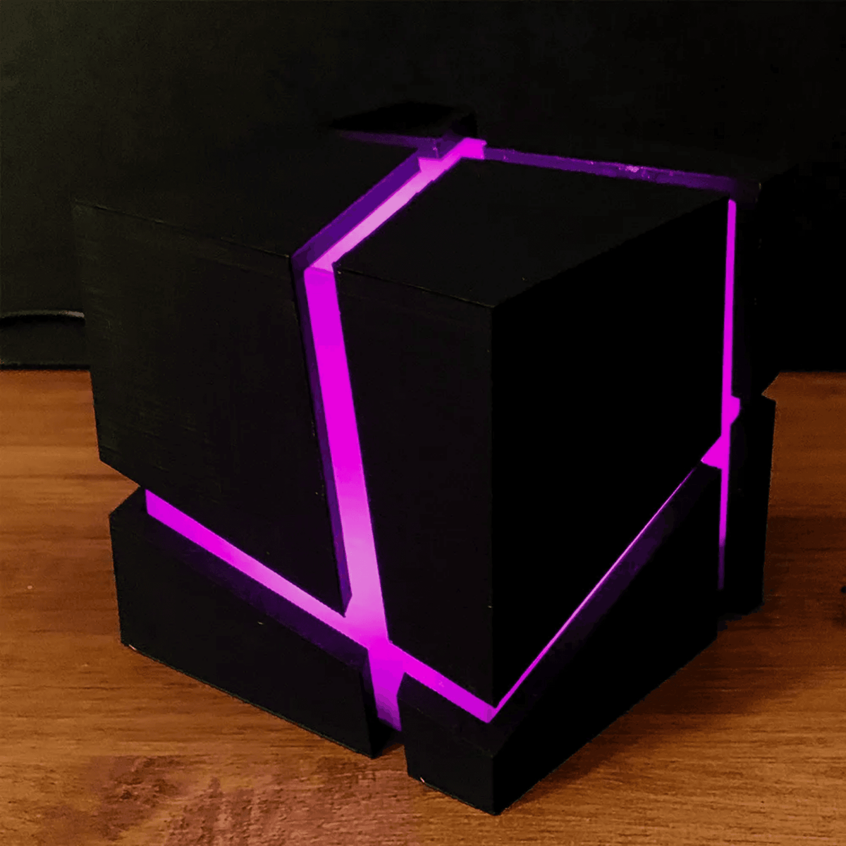 Lampe RVB fissurée