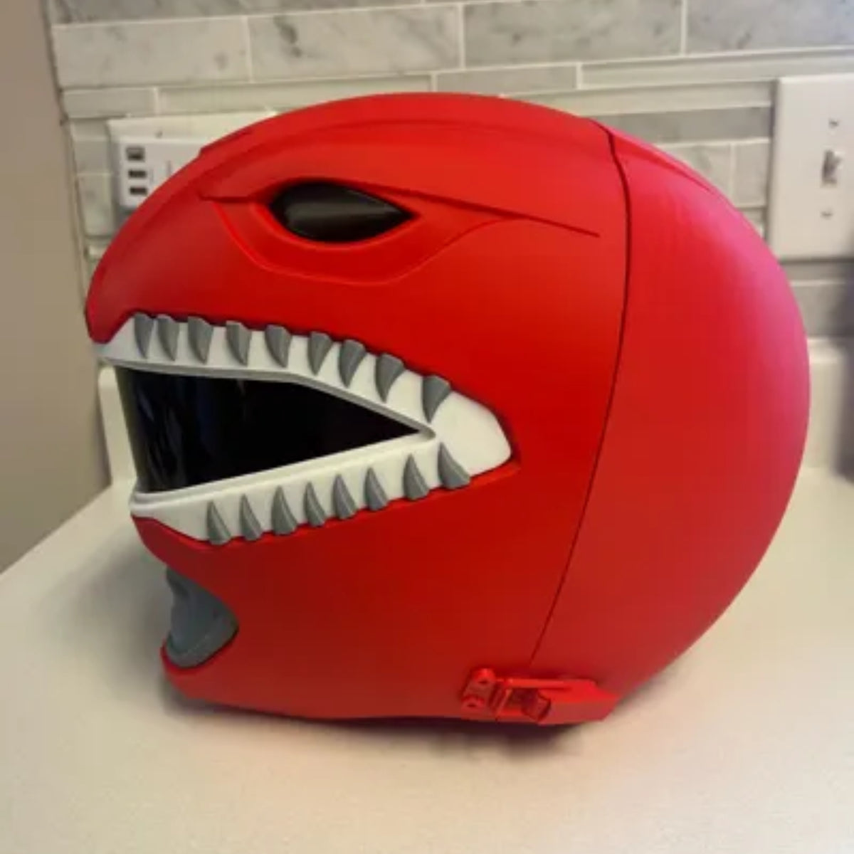 Casque de cosplay inspiré du Red Ranger