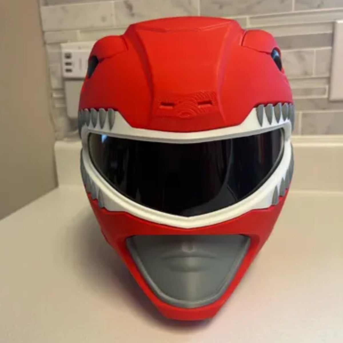 Casque de cosplay inspiré du Red Ranger
