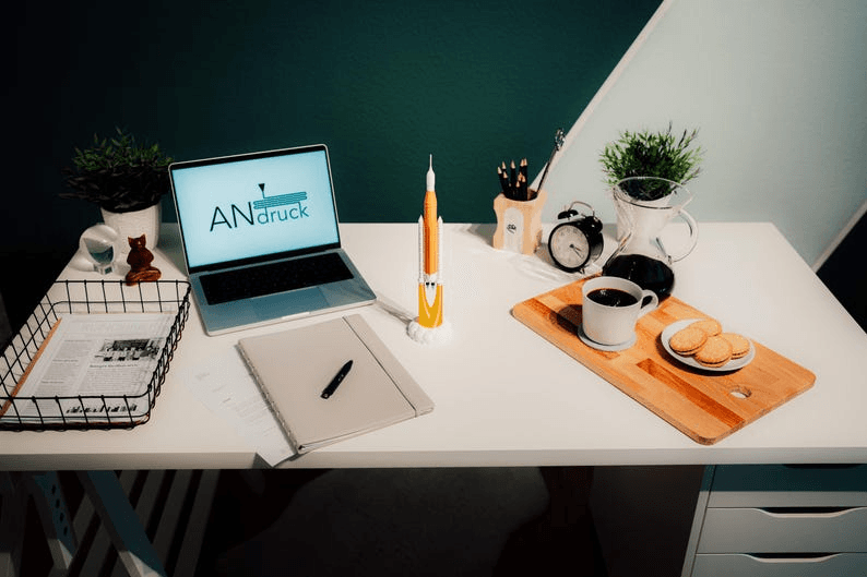 Artemis SLS Rocket Lamp – NASA-Inspired Space Desk Light